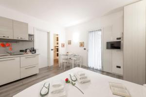Kuchyň nebo kuchyňský kout v ubytování BnButler - Archimede 53 - Bright Studio