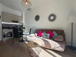 Superbe 2 pieces Carre d'or avec grande Terrasse