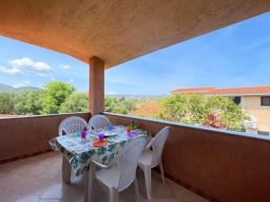 a table and chairs on a balcony with a view at Sunset House La Cinta ST5 - PuntoCasaBudoni in San Teodoro
