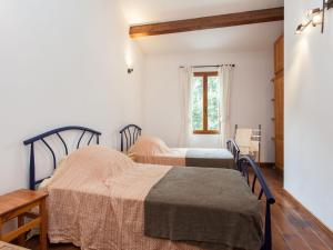 En eller flere senger på et rom på Hirondelle - A beautiful rental home in the heart of The Cathar Country