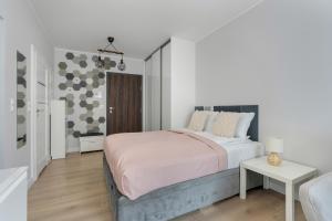 Posteľ alebo postele v izbe v ubytovaní Stylish & Comfy Garbary Apartments with Parking by Noclegi Renters