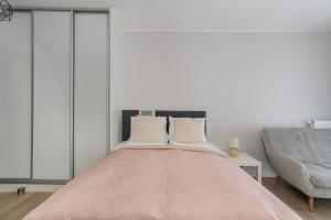 Posteľ alebo postele v izbe v ubytovaní Stylish & Comfy Garbary Apartments with Parking by Noclegi Renters