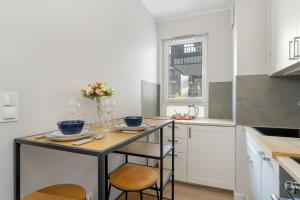 Kuchyňa alebo kuchynka v ubytovaní Stylish & Comfy Garbary Apartments with Parking by Noclegi Renters