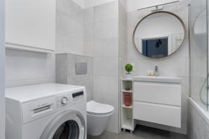 Kúpeľňa v ubytovaní Stylish & Comfy Garbary Apartments with Parking by Noclegi Renters