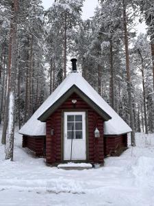 Kenttäniemi Cottages during the winter