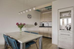 Köök või kööginurk majutusasutuses Appartement Strand Makkum +25 fotot