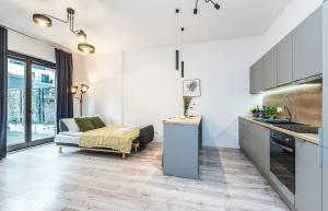 Kuchyňa alebo kuchynka v ubytovaní Rent like home - Walońska 15