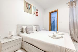 Voodi või voodid majutusasutuse A lovely 2BR home, in the centre of Marsaxlokk by 360 Estates toas