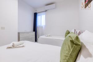 Voodi või voodid majutusasutuse A lovely 2BR home, in the centre of Marsaxlokk by 360 Estates toas
