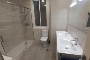 a bathroom with a toilet and a sink and a shower at Piso lujo en Gran Vía con garaje in Vigo +19 photos