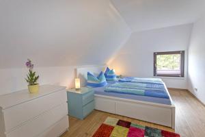 Giường trong phòng chung tại Ferienwohnungen Gross Zicker Rüg 791-2
