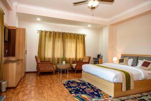 Voodi või voodid majutusasutuse Lumbini Five Elements Hotel toas