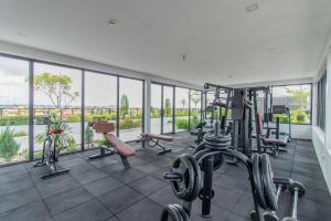 Fitness centrum a/nebo fitness zařízení v ubytování Sky Park Condotel & Residence
