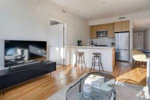 Gallery image of Oakland 2br w rooftop wd nr bart dining SFO-1494 in Oakland