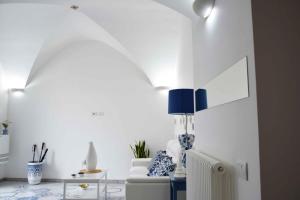 a living room with a chair and a glass table at Mela & Cannella accommodation in Minori