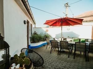 Patio alebo iná vonkajšia časť ubytovania Levandulová chalupa