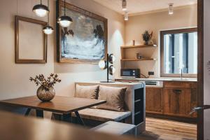 A kitchen or kitchenette at Hafnerhotel - Das Kachelofen-Wohlfühlhotel