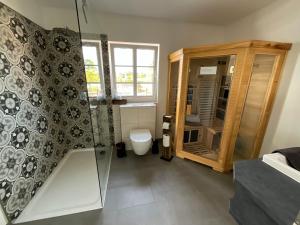Koupelna v ubytování Ferienwohnung „Utkiek“ - Hof Mühlenkoppel + 32 fotografií