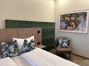 A bed or beds in a room at Hafnerhotel - Das Kachelofen-Wohlfühlhotel