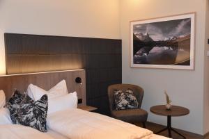 A bed or beds in a room at Hafnerhotel - Das Kachelofen-Wohlfühlhotel