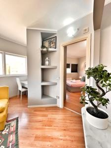 a living room with a bedroom and a bed at L'Appartamentino Montagna in Biella