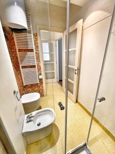 a bathroom with a toilet and a sink at L'Appartamentino Montagna in Biella +19 photos