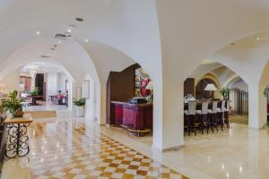 Ресторан / где поесть в The Arkin Colony Hotel