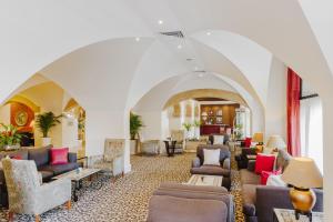 Гостиная зона в The Arkin Colony Hotel