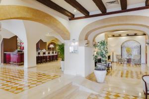 Гостиная зона в The Arkin Colony Hotel