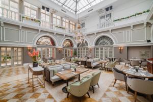 Гостиная зона в The Arkin Colony Hotel