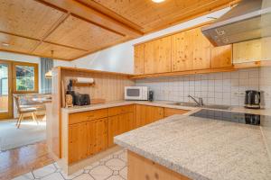 Kuchnia lub aneks kuchenny w obiekcie Appartements Spitzegel