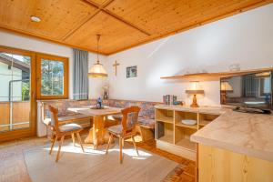 Kuchyň nebo kuchyňský kout v ubytování Appartements Spitzegel
