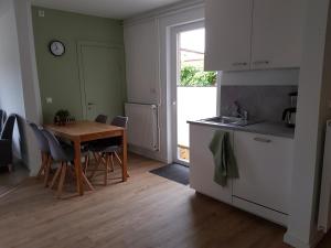 Kuchyň nebo kuchyňský kout v ubytování Unterkunft - Alte Hofstraße - + 21 fotografií