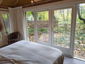 Katil atau katil-katil dalam bilik di Hofjes Tuinkamer