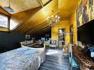 Postel nebo postele na pokoji v ubytování Hotel Zerta Old Tbilisi