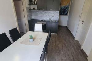 Kuchyňa alebo kuchynka v ubytovaní Apartments in Porec - Istrien 40228