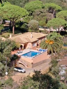 an overhead view of a house with a swimming pool at La Casa Celestial in Platja d'Aro