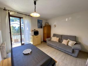 a living room with a couch and a table at Les Angles - Studio Cabine 21m², 4 Pers, Ascenseur, Parking, Animaux admis - FR-1-758-8 in Les Angles