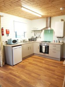 Kuchyň nebo kuchyňský kout v ubytování Crag Na Cor Log Cabin