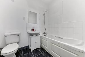 Ένα μπάνιο στο Large Group & Contractor Booking! Duplex w/Parking +9 φωτογραφίες