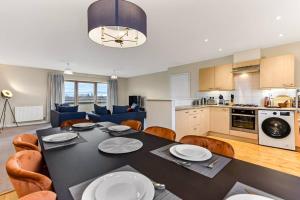 a kitchen and dining room with a table and chairs at Large Group & Contractor Booking! Duplex w/Parking in Milton Keynes