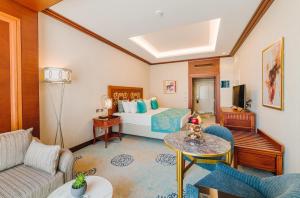 Гостиная зона в The Arkin Colony Hotel