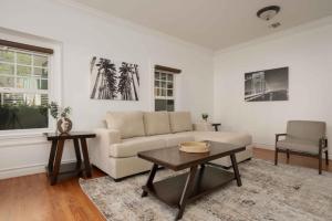a living room with a couch and a table at Stunning 1BR in Silver Lake 10mins away from DTLA in Glendale