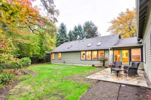 Zahrada ubytování Dog-Friendly Milwaukie Home 9 Mi to Dtwn Portland