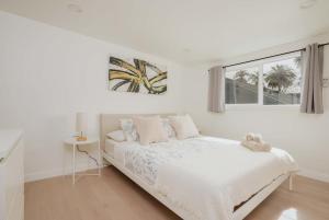 Cozy 2BR Condo near Beverly Hills and Culver City
