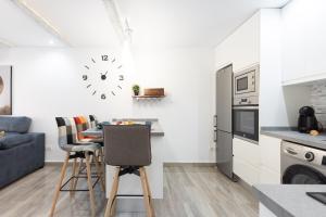 A kitchen or kitchenette at Home2Book Palm Beach & Relax