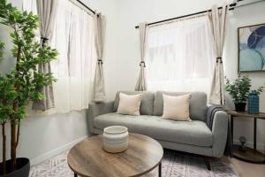 Chic 2BR Condo near Beverly Hills and Culver City