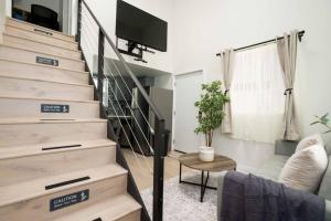 Chic 2BR Condo near Beverly Hills and Culver City