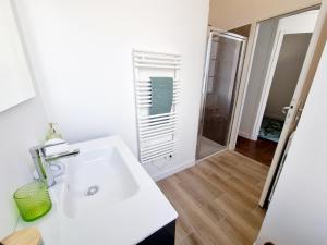 Kúpeľňa v ubytovaní Plateau d'Angoulême proche bus et commerces