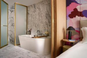 The BoTree - Preferred Hotels and Resorts客房内的一张或多张床位
